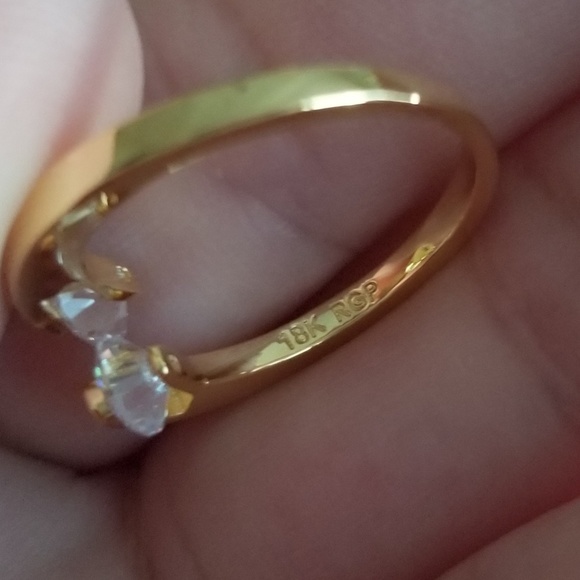 Delicate 18k Ring - Picture 6 of 8